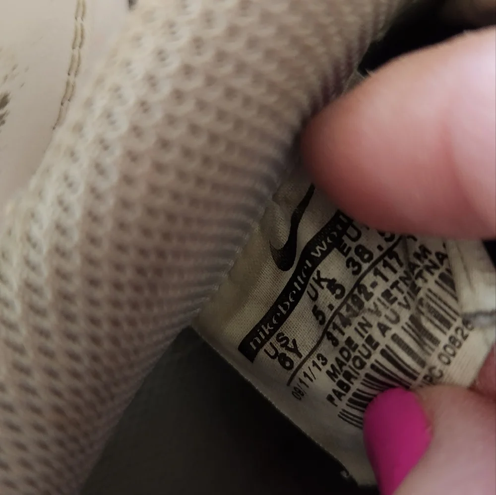 Nike‎ Air Force 1 AF-1 07 White Low Top Sneakers, Size 6Y (Women's 7.5)
